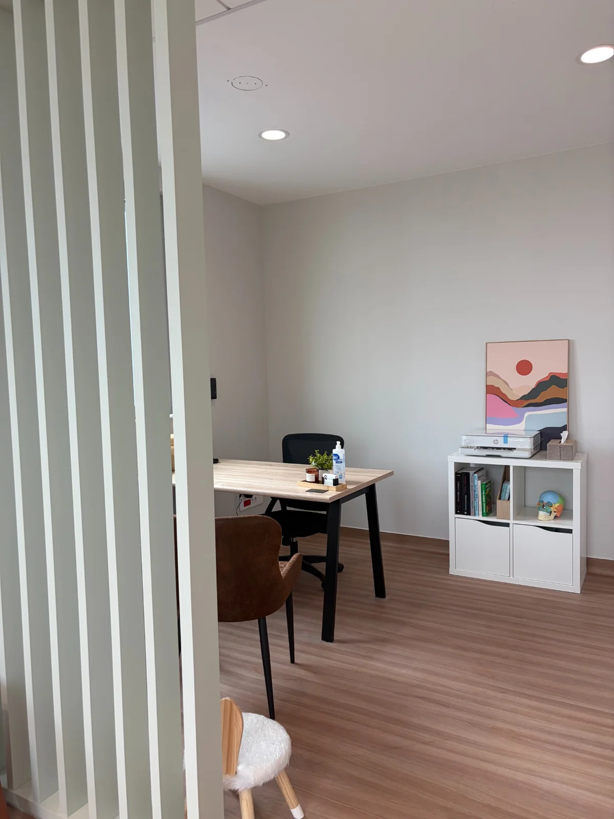 Bureau et fauteuils du cabinet